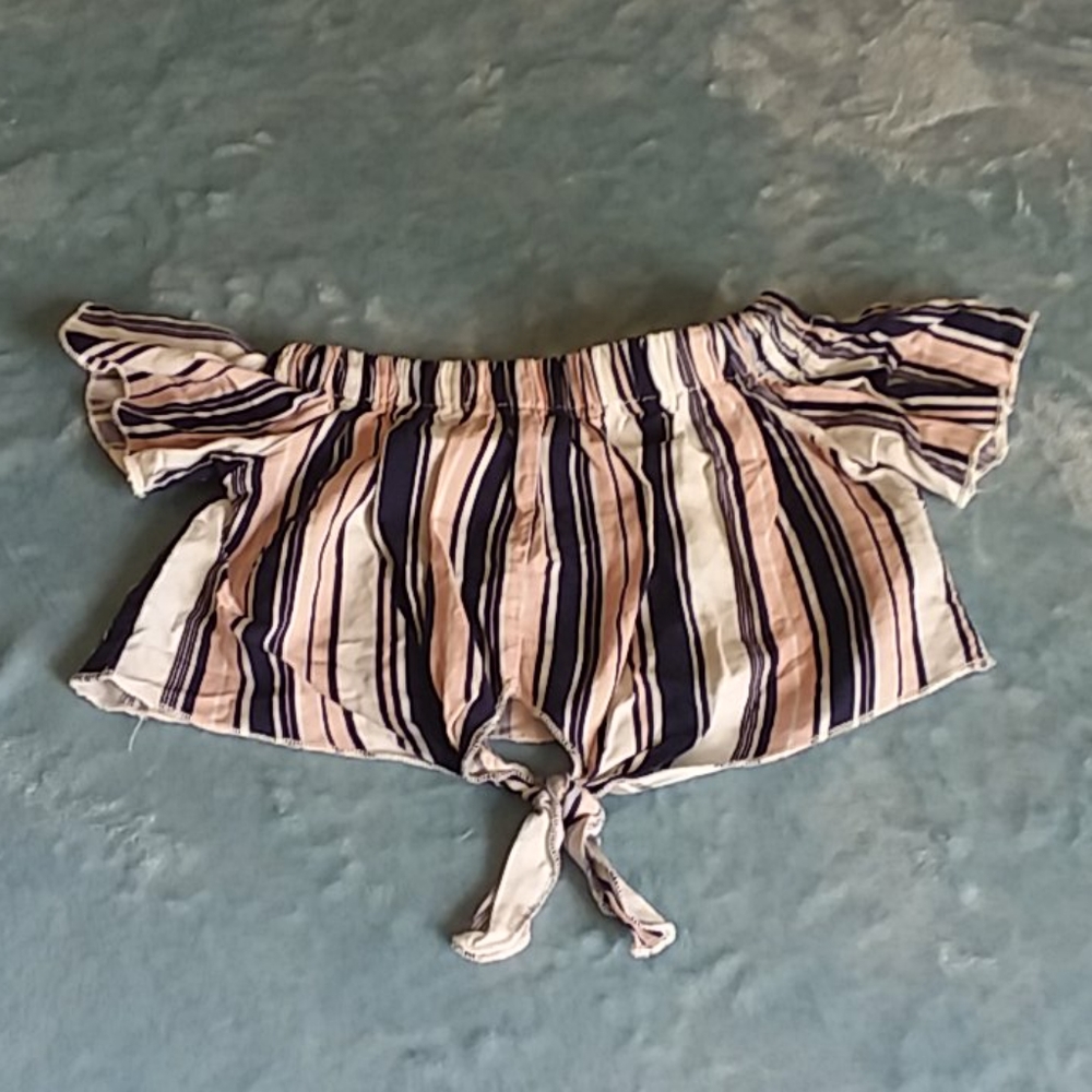 Girls shorty top with front tie n/w